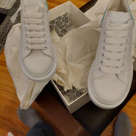 Brand new Alexander McQueen mens chunky sneakers size 9 1/2 - Picture 3 of 4